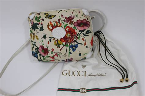 picture of white flowered purse gucci|vintage Gucci floral bag.